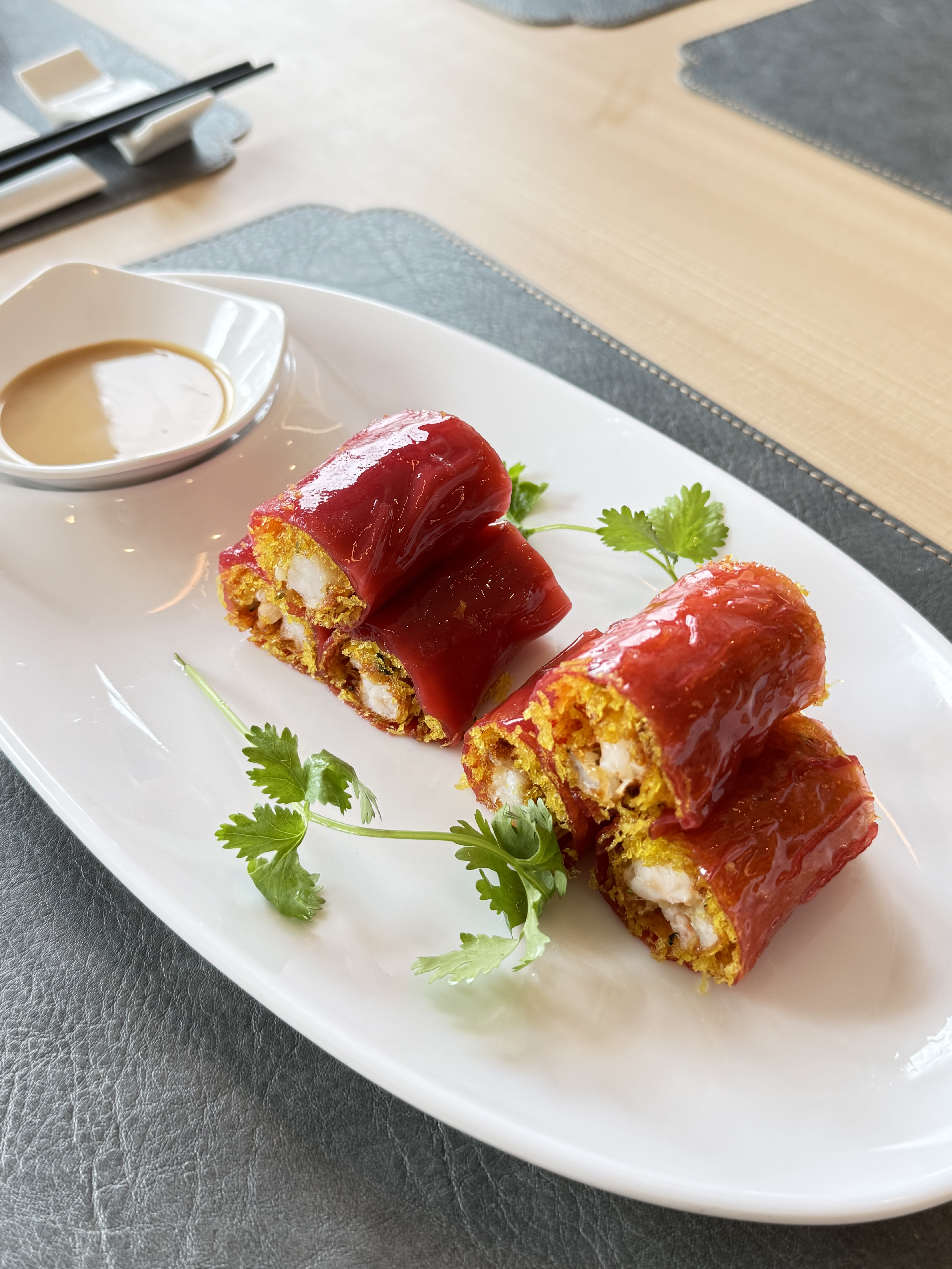 Røde Cheung Fun med rejer hos One Dim Sum i Aarhus